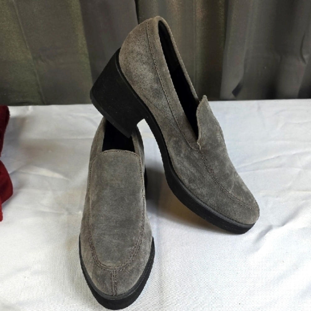 Hush Puppies Women's Sueded Leather Gray‎ Loafers Shoes SlipOns Chunky Heel Sz 9